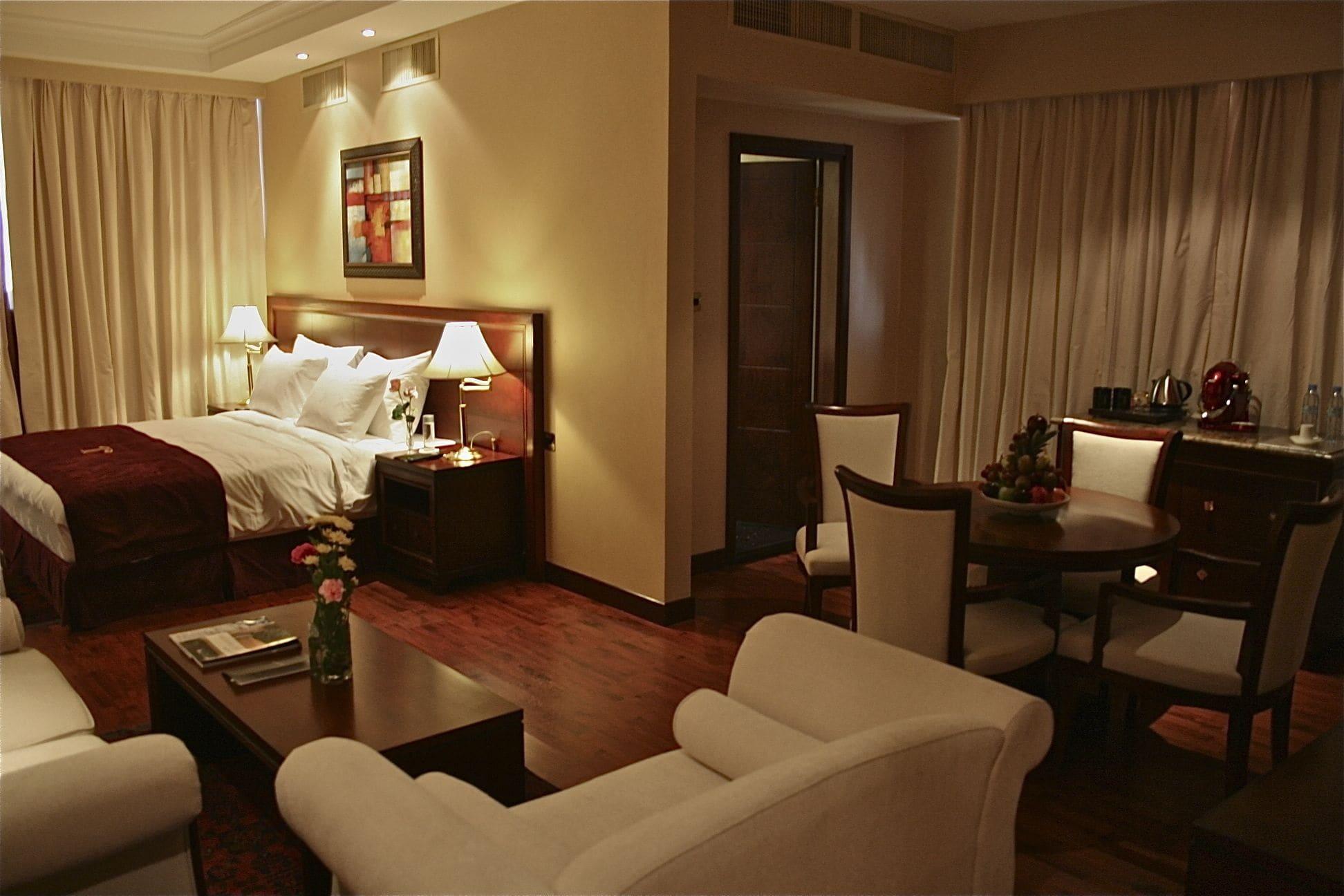 Trianon Royal Hotel Abu Dhabi Zimmer foto